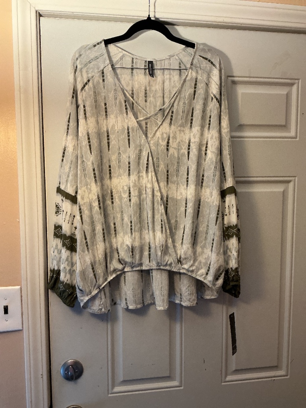 Massini High Low V-Neck Top